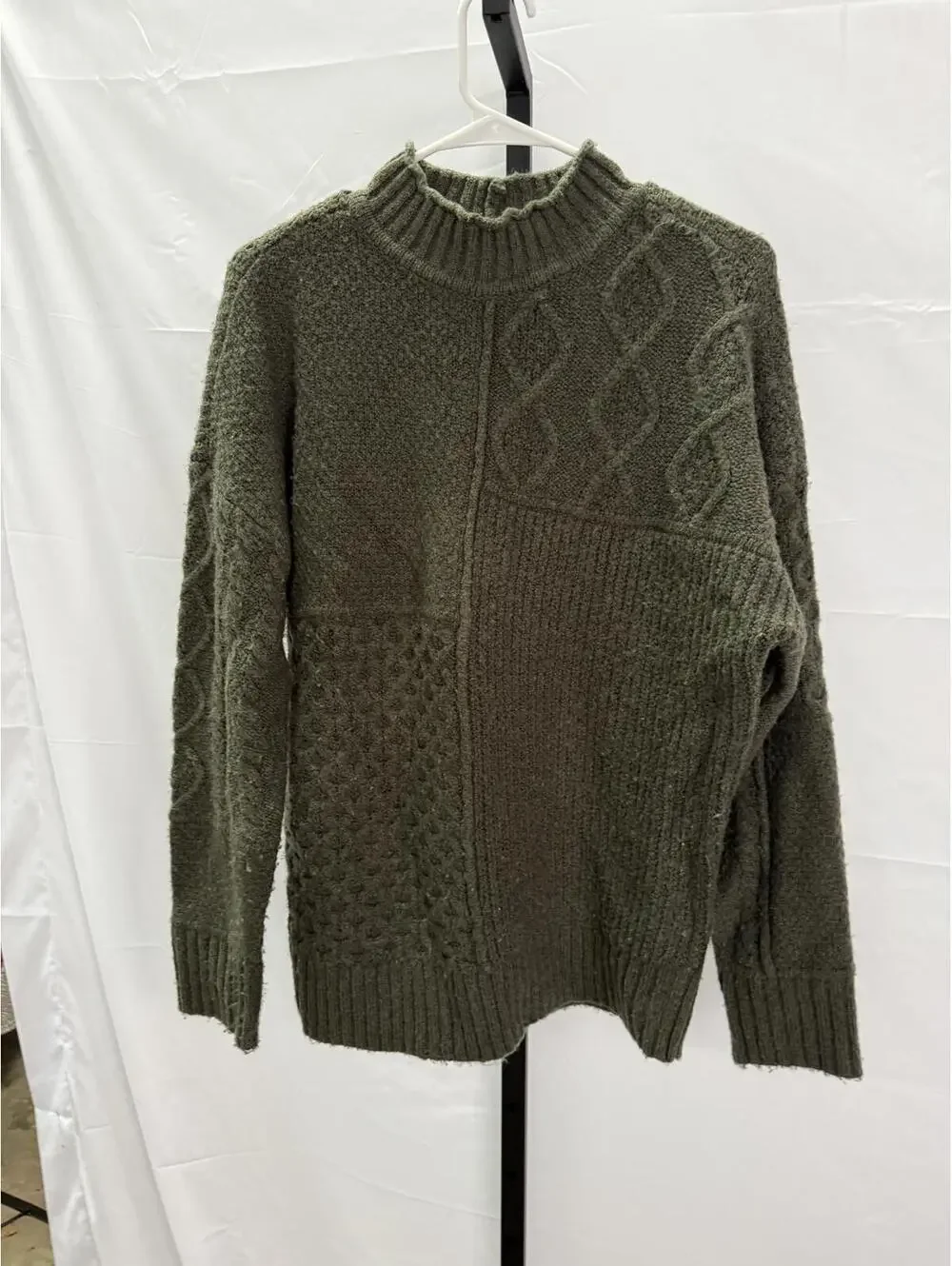 American Eagle Outfitters men sweater